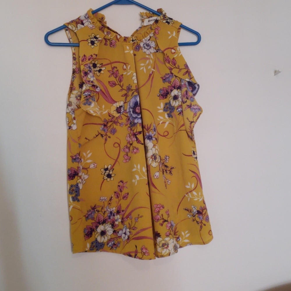 Sleeveless shirt